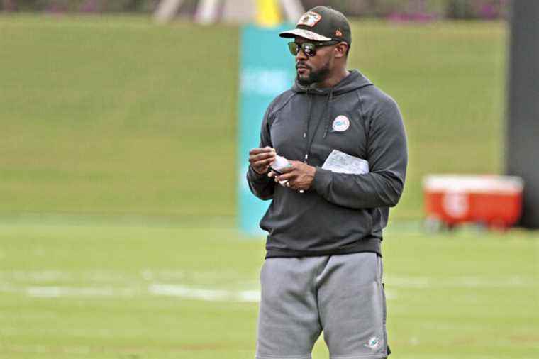 NFL |  Brian Flores will maintain his lawsuit even if he is rehired