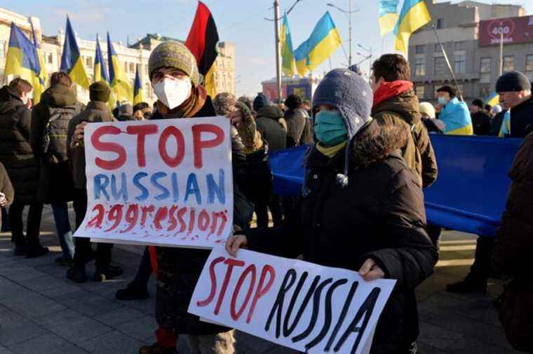 Near the Russian border, protesters ready to defend Ukraine