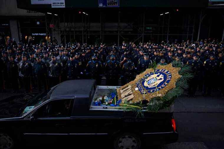 New York police pay tribute to one of its own killed in Harlem