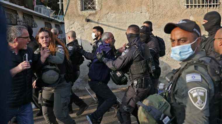 New clashes in East Jerusalem between Israeli police and protesters opposing the eviction of Palestinian families