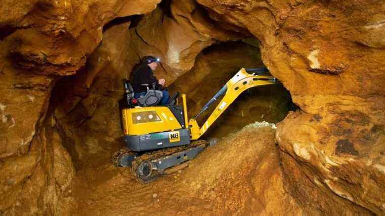 New explorations carried out in the Maxange cave at Buisson-de-Cadouin