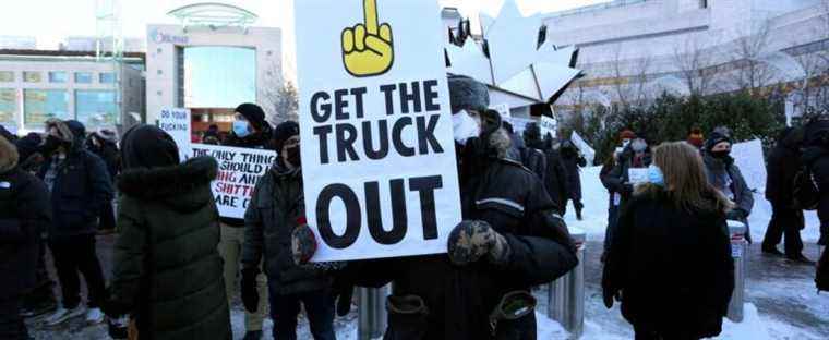 Ottawa residents demonstrate against the ‘freedom convoy’