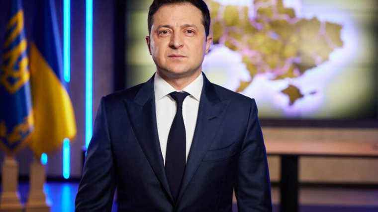 President Volodymyr Zelensky decrees general mobilization throughout the country, “left alone” against Russia