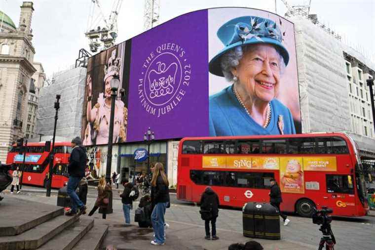 Queen Elizabeth II celebrates 70 years of reign in private