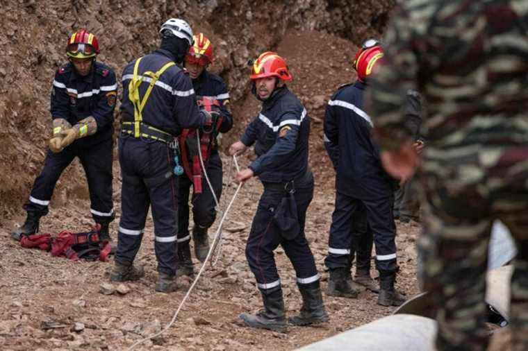 Rescuers enter the tunnel to extract little Rayan