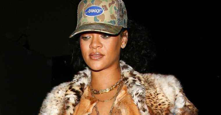 Rihanna pregnant: new remarkable release, belly in the air