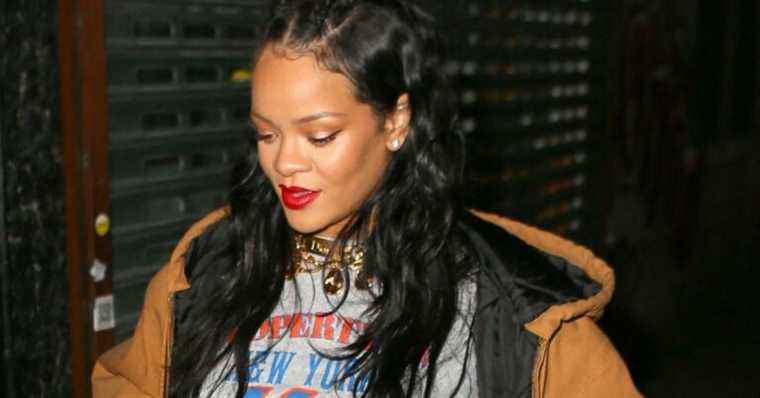 Rihanna pregnant: she reveals her baby bump in a sexy outfit, worthy of Cleopatra!