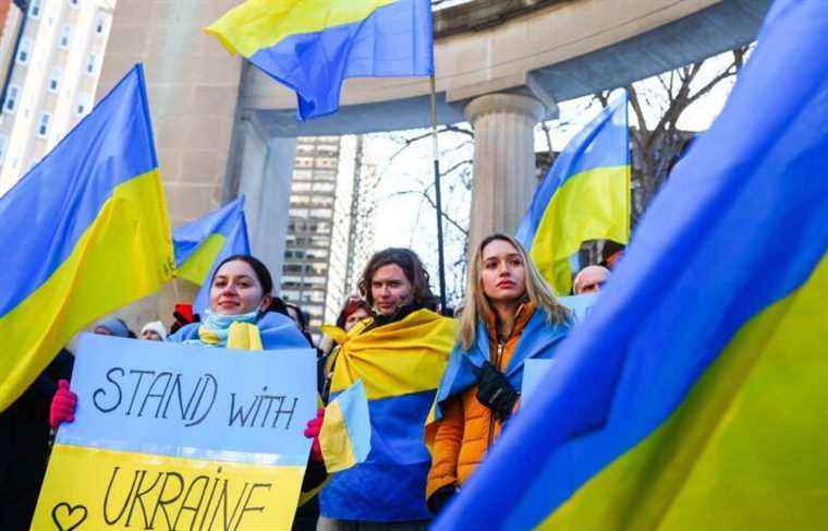 Russian invasion: Hundreds of Ukrainians demonstrate in Montreal