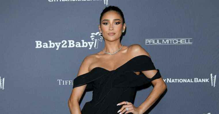 Shay Mitchell is pregnant!  A poignant announcement, a few days after a painful death