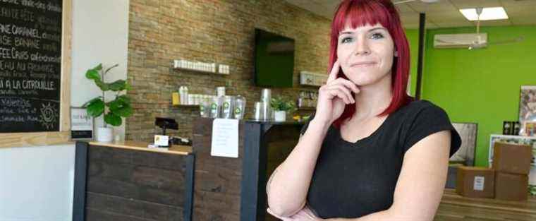 She welcomes customers without a mask in her business