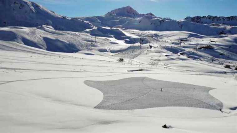 Simon Beck, the artist who draws in the snow to warn about the fragility of the mountains