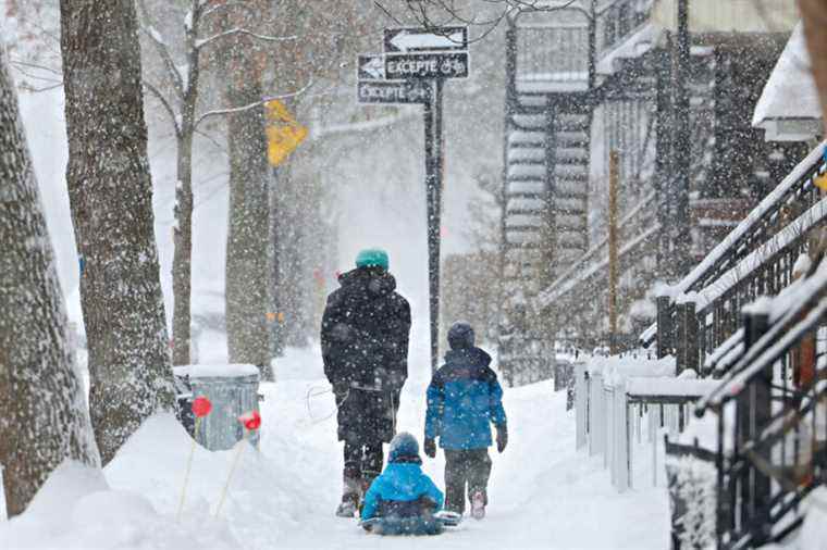 Snowstorm |  Schools closed, travel difficult