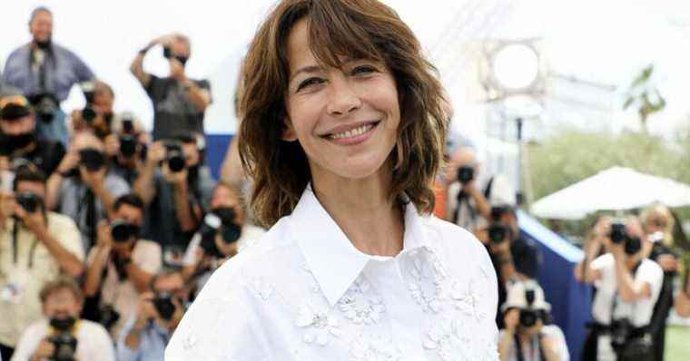 Sophie Marceau back… in Hollywood!  Playmate costume, naked scene and dating apps