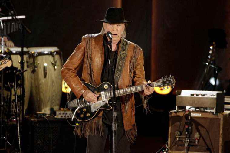 Spotify |  Neil Young asks employees to quit