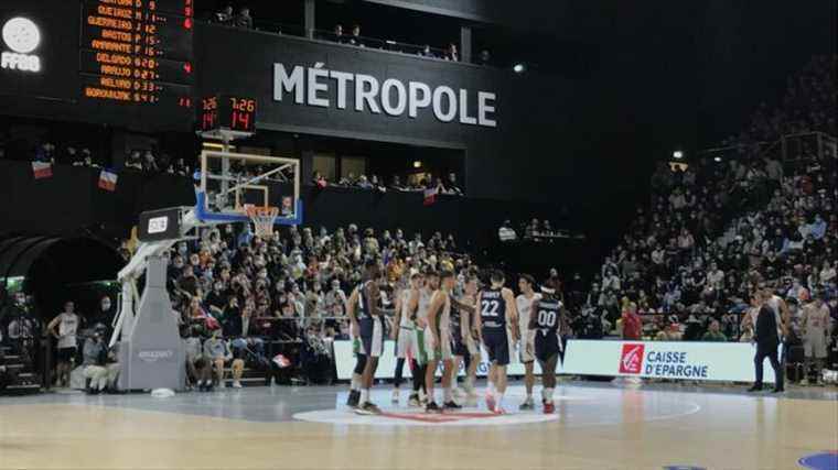 The French team largely beats Portugal at the Palais des sports in Dijon