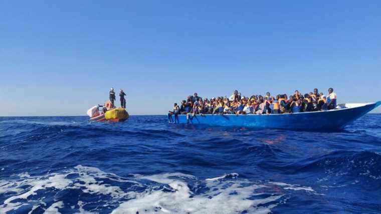 The crossing of an influencer with migrants in the Mediterranean is controversial