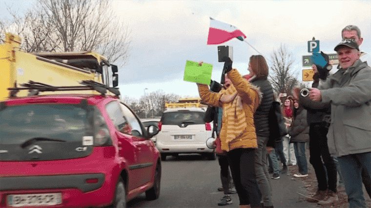 The freedom convoy on its way to Paris