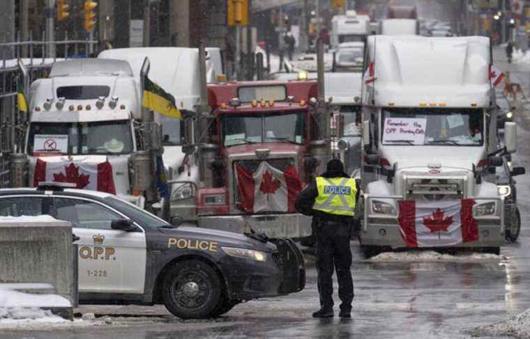 Towing companies refuse to take heavy trucks out of Ottawa