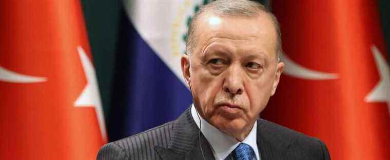 Turkish President Erdogan announces that he is positive for COVID-19