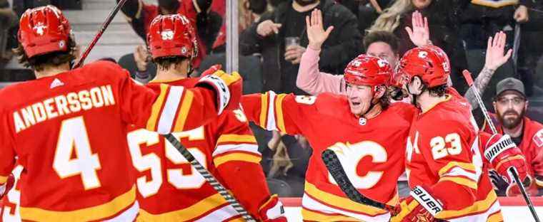 Tyler Toffoli scores in his first game with the Flames