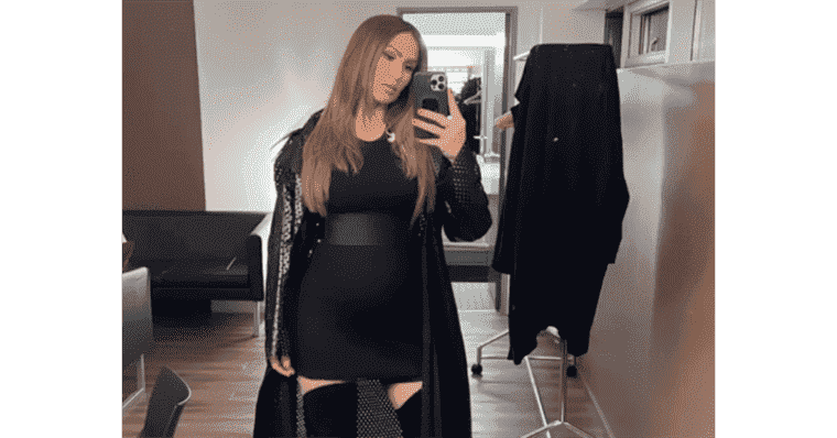 Very pregnant Vitaa: hot in a little black dress and thigh high boots, she continues to put on a show on stage!