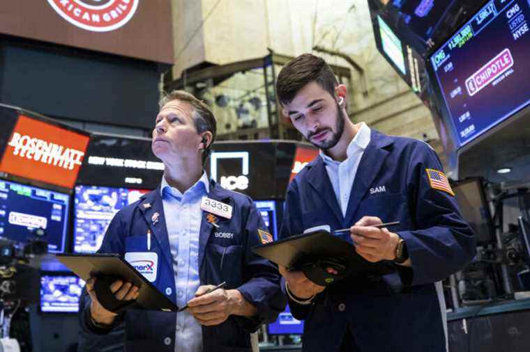 Wall Street ends in disarray