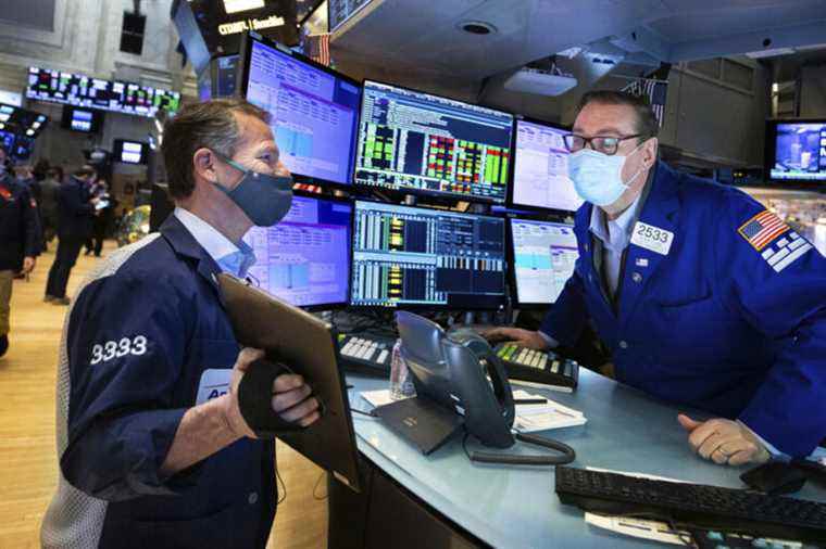 Wall Street ends up, buoyed by corporate results and the Fed