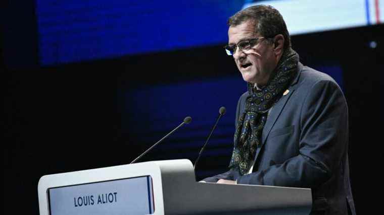 “We are trying to destabilize the candidacy of Marine Le Pen”, thunders Louis Aliot