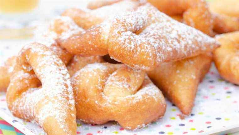 We prepare Mardi Gras by cooking carnival donuts