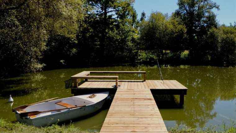 What is a pontoon?