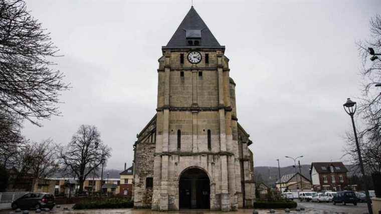 almost six years after the assassination of Father Hamel, the opening of the trial revives the wounds in Saint-Etienne-du-Rouvray