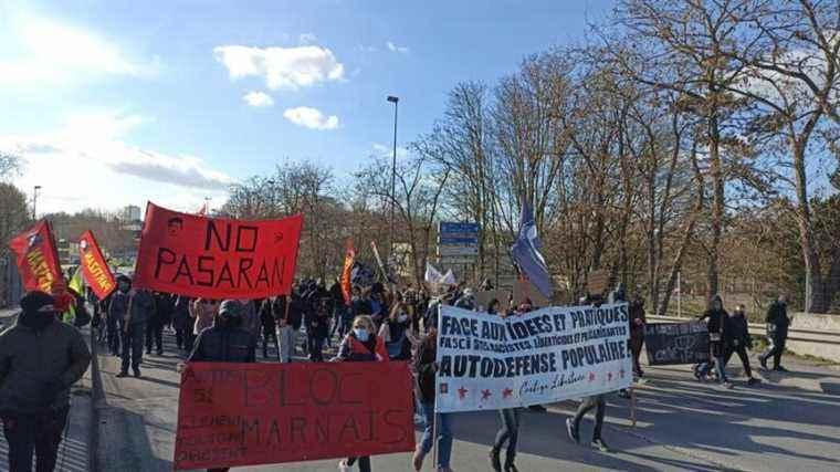 demonstrators protest against far-right ideas on the day of Marine Le Pen’s arrival