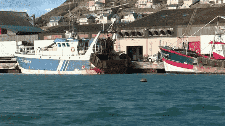 fisherman dead and search interrupted after sinking fishing boat