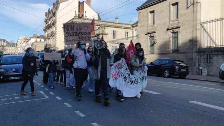 in Limoges, around thirty students and high school students are mobilizing