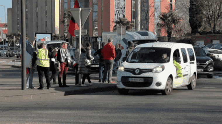 in Lyon, the protesters prepare for the convoy to Paris