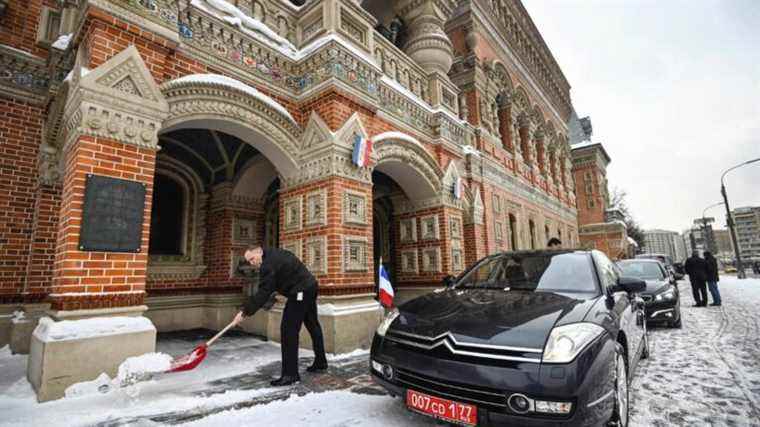 the Ministry of Foreign Affairs advises French people passing through Russia and settled in Belarus to leave the country without delay