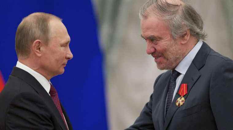 the Russian conductor close to Putin, Valery Gergiev, is replaced at Carnegie Hall in New York