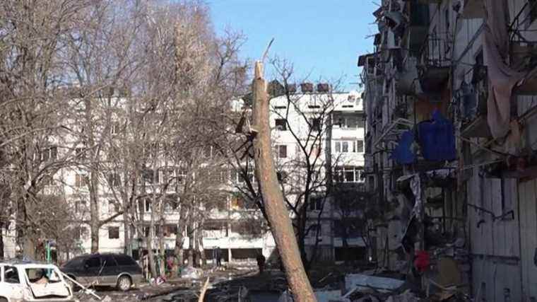 the city of Kharkiv under the bombs, the civilians take refuge in the subway