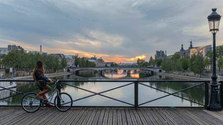 the famous Pont des Arts will be renovated in 2022