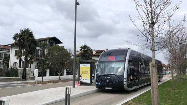 the trambus extended to Bassussarry, the speed lowered to 70km/h on the RD932