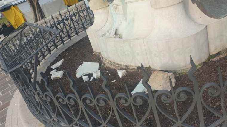 the war memorial vandalized in the night