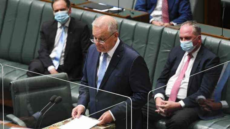 thousands of Australians demonstrate against vaccination and health restrictions