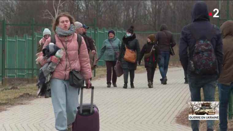 thousands of Ukrainians flee the fighting