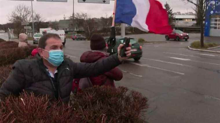 what device awaits the demonstrators in Paris?