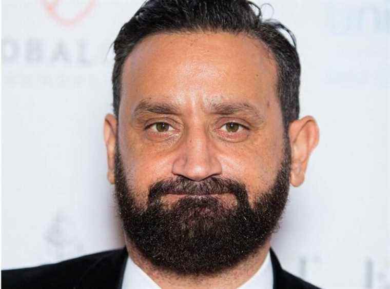 A columnist reveals to have been sexually abused and thanks Cyril Hanouna for his help