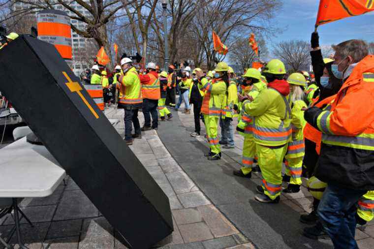 A decree to protect road flaggers