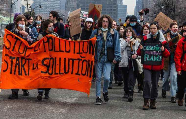 A student march for the climate under the sign of the convergence of struggles