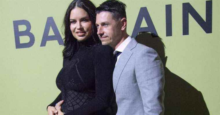 Adriana Lima, pregnant: radiant and in love alongside Camille Razat (Emily In Paris)