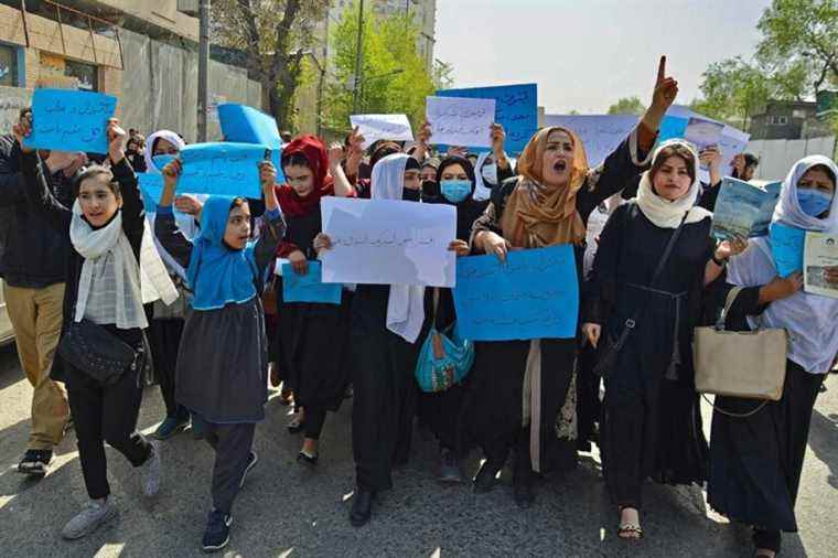 Afghan women call for secondary schools to reopen