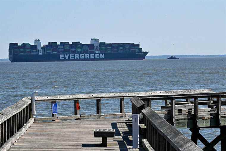 After the Suez Canal, a new container ship stranded on the American coast